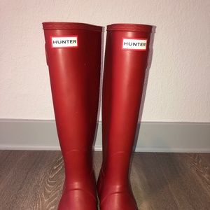 LIKE NEW Red Matte Hunter Rain Boots Tall